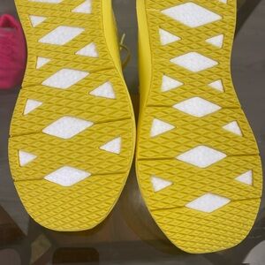 look at this beautiful get it before gone men size 6.5
Women 8